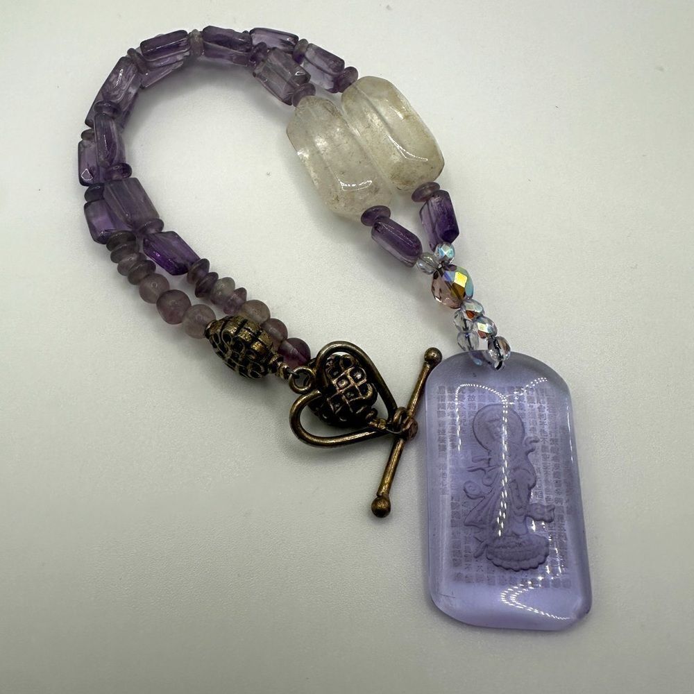 Stunning etched pendant with amethyst and quartz beaded necklace!‎
